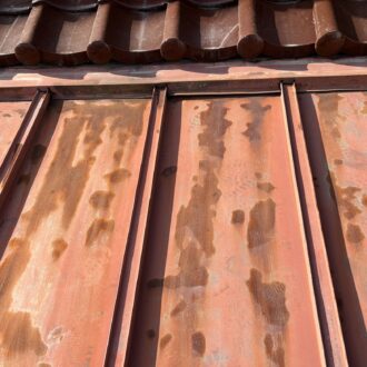 外壁塗装、春日井市、家の屋根を塗っていきます。